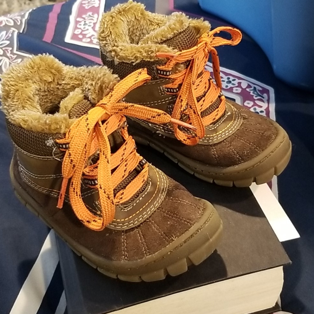 OshKosh baby boy boots size 8